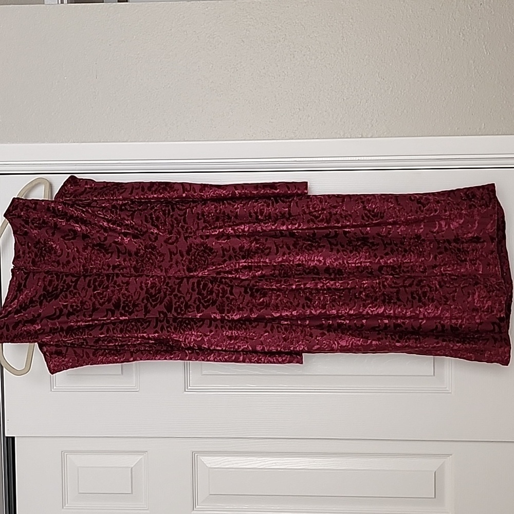 Embossed dress - Picture 2 of 2